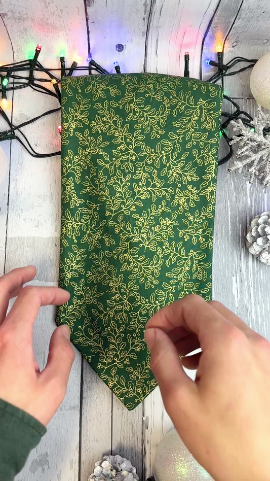Green & Gold Holly Berries Cravat